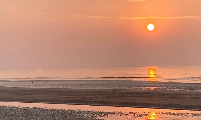 Burmarsh House | Delightful house in Dymchurch. Direct access to Beach. Wi-fi. Pets welcome