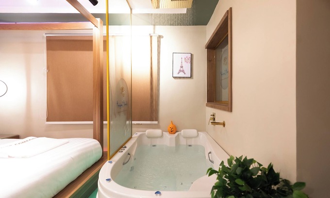 Heliopolis Apartment | Delightful Hygiene Jacuzzi Junction Massager 5Min toCAairport studio in Cairo
