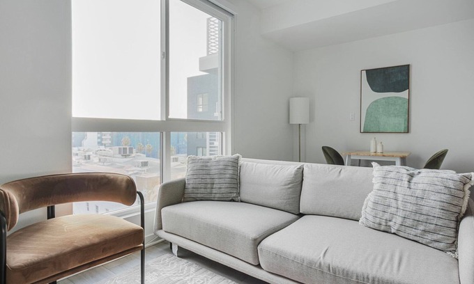 Downtown Long Beach Apartment | Delightful Long Beach Srudio, Pool & Gym, nr Shops, by Blueground