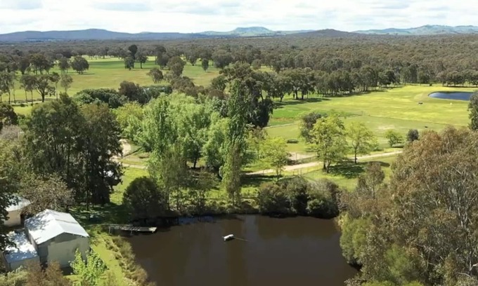 Chiltern Cabin | Delightful Miners Cabin located within Willuna Sanctuary