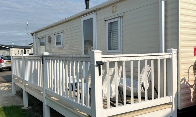 Seasalter House | DELIGHTFUL MOBILE HOME, SEASALTER, WHITSTABLE. 2 MIN WALK TO SEASALTER BEACH