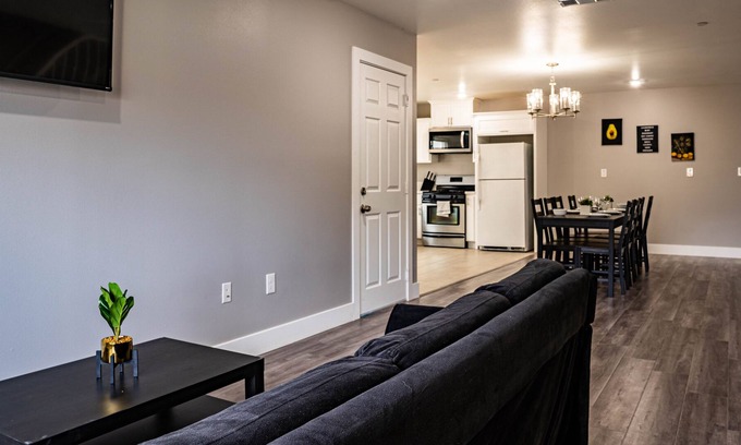 Florence-Graham House | ◇Delightful & Modern 4BR Home in LA◇ Newly built~N