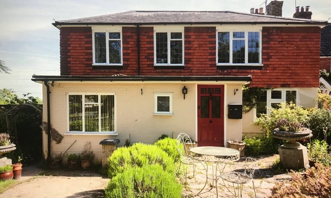 New Forest District Cottage | Delightful New Forest Cottage in Idyllic Village