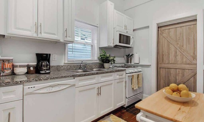 Faubourg Marigny House | Delightful Renovated Victorian by French Quarter