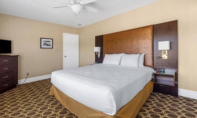 Corte Madera Hotel | Delightful Retreat | Near Golden Gate | Kitchen | Free Parking | Onsite Pool
