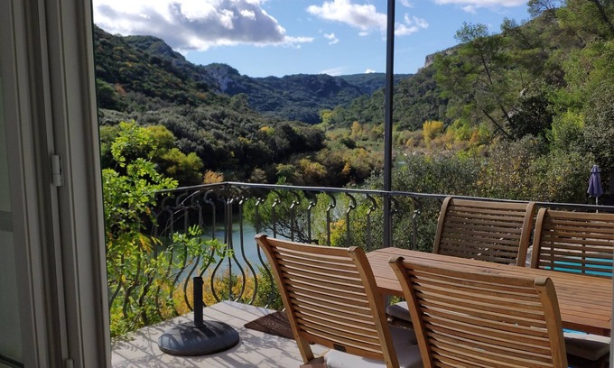 Collias Apartment | Delightful Riverside Apartment with River Views, The Upper 2