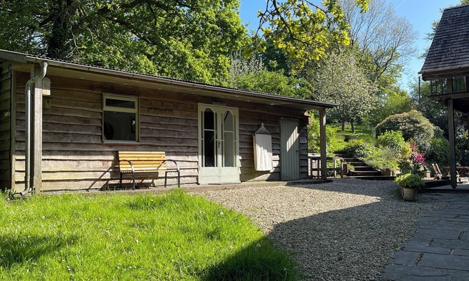 South Brent Cabin | Delightful Self Contained Garden Cabin Near Totnes/Dartington. 1 Bed Sleeps 2