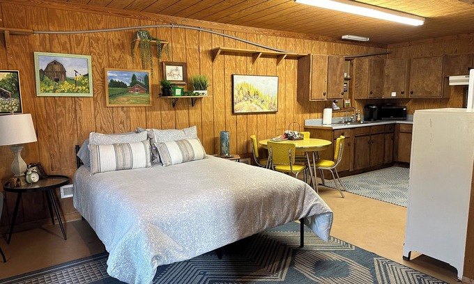 Reidsville Apartment | Delightful studio apartment located on Equestrian Estate.