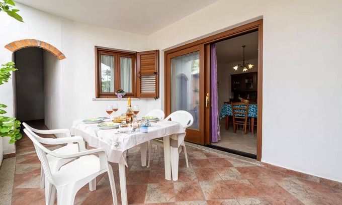 S'Iscala Apartment | Delightful three room flat with patio near Budoni