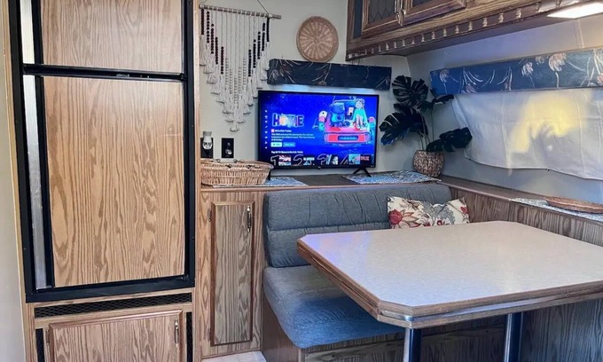 Lancaster House | Delightful tiny home/rv With shower