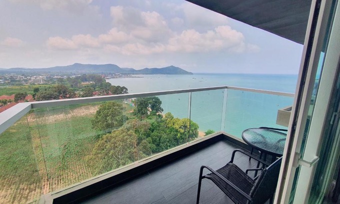 Bang Sare Apartment | Delmare Beachfront Bangsaray Premium Condominium