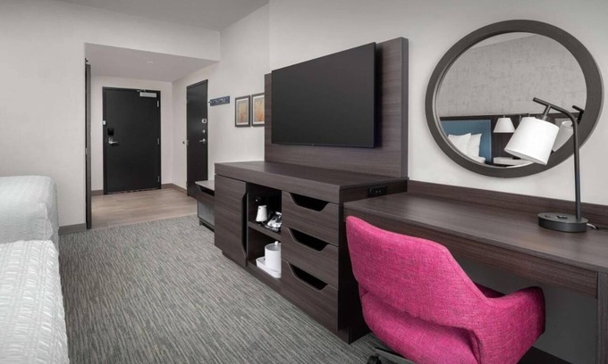 Pineapple Grove Arts District Hotel | Delray Beach Comfort – 4 Spacious Units w/Free Breakfast and Parking