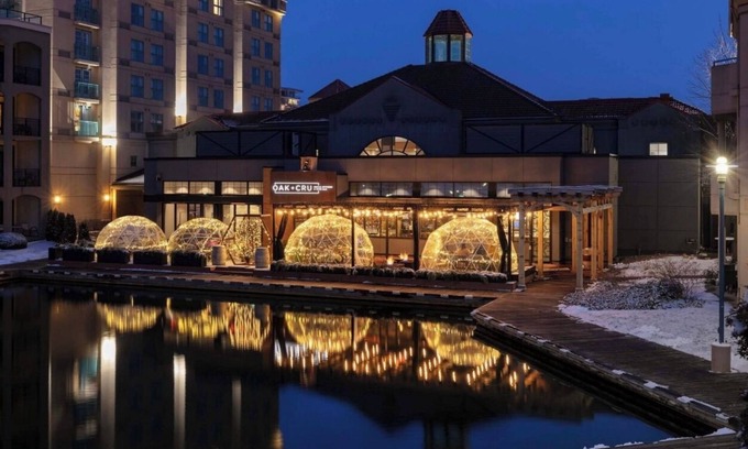 Kelowna Central Business District Hotel | Delta Grand Hotel sleeps 6 fully equipped kitchen. amazing location on the water