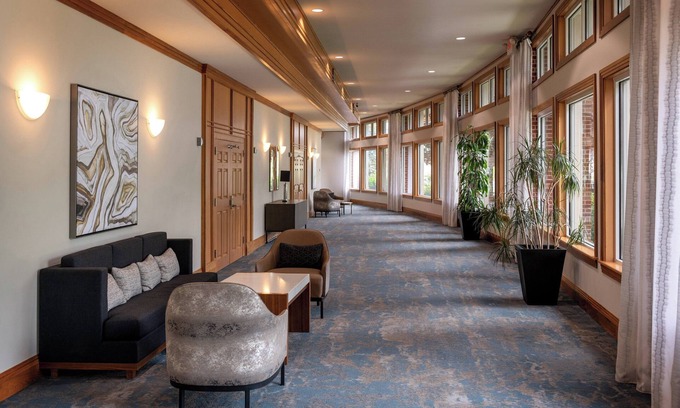 Barboursville Hotel | Delta Hotels by Marriott Huntington Mall