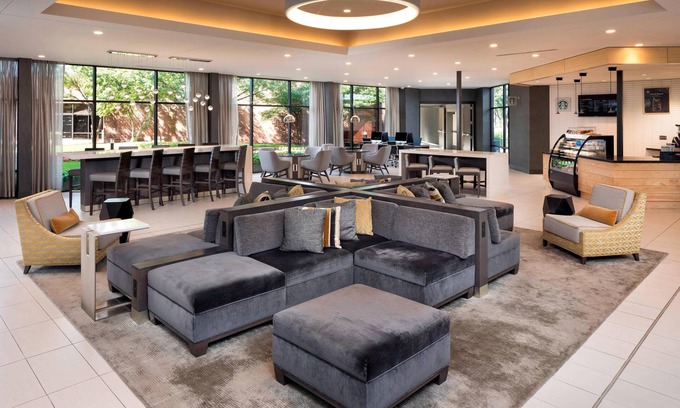 Minneapolis Hotel | Delta Hotels by Marriott Minneapolis Northeast