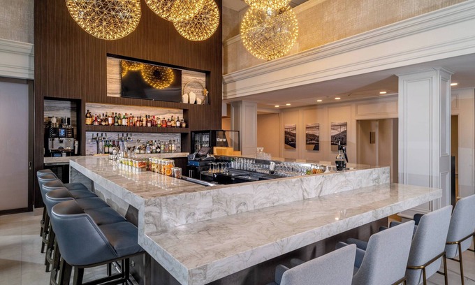 Huntington Hotel | Delta Hotels by Marriott Huntington Downtown