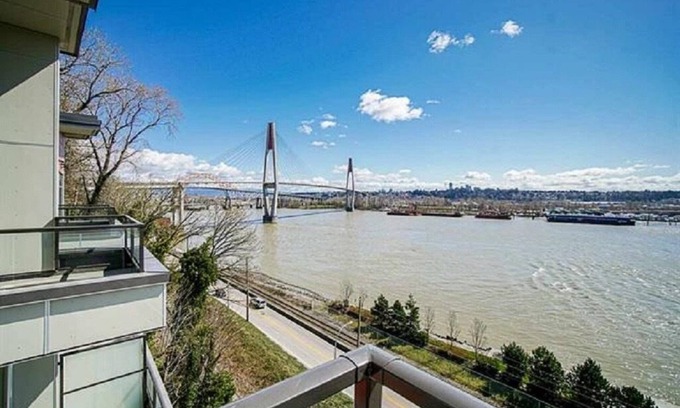 New Westminster House | Delux River View Home 2beds