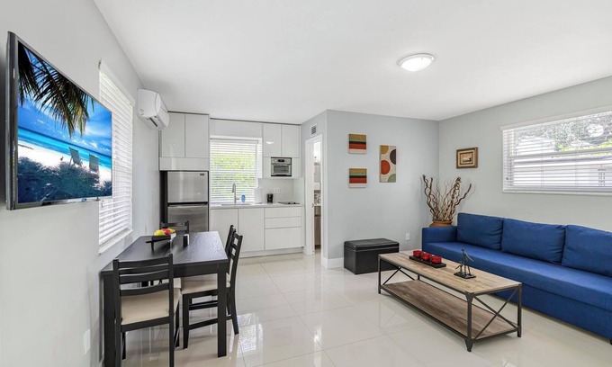 Flagami Apartment | Deluxe 1 bedroom apartment in Miami - King Bed