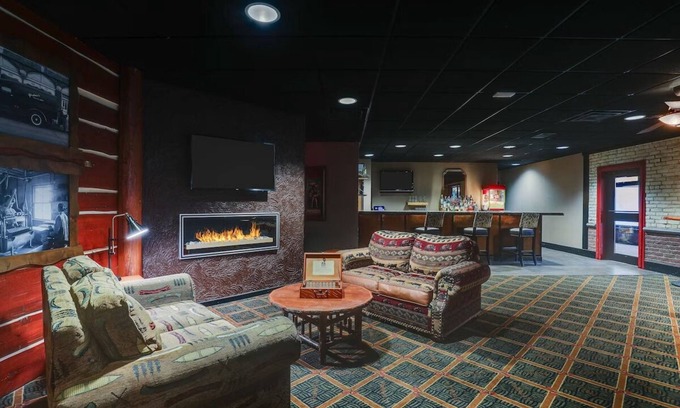 Sioux City Hotel | Deluxe 2 Queen, Stoney Creek, Cozy Rooms Near Missouri River | 3 Units