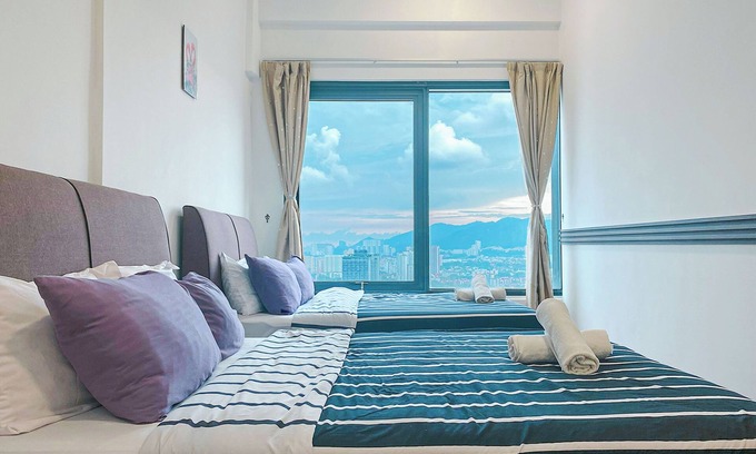 Downtown George Town Condo | Deluxe 2B2B Sea View Condominium at Tropicana 218 Macalister