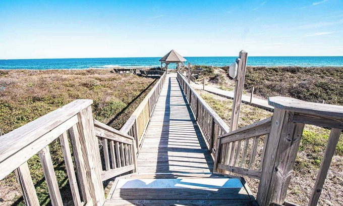 Duck Condo | Deluxe 2BR Condo near Beach & Boardwalk