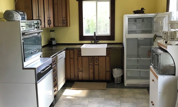 Timiskaming District Cottage | Deluxe 3-Bedroom Cottage with 5 piece Bathroom and dishwasher