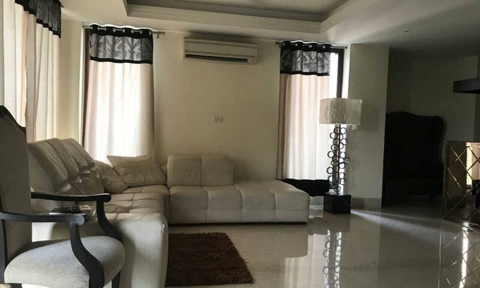 Okhla Apartment | Deluxe 4 Bedroom Apartment