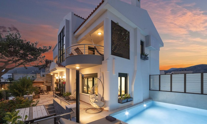Koutsouras House | Deluxe 4 bedroom villa with loft next to beach