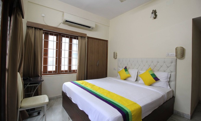 Salt Lake Bed & Breakfast | Deluxe AC Room w/Balcony at Anamitra Guest House #3