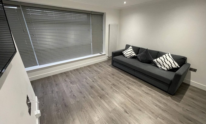 West Ham Apartment | Deluxe Apartment at London West Ham Apartments