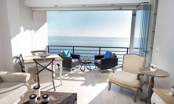 Torremolinos Apartment | DELUXE APARTMENT- BEACHFRONT, SWIMMING POOL, A/A, FREE WIFI AND PARKING