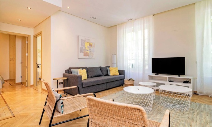 Castellana Apartment | Deluxe Apartment Velazquez Suites III