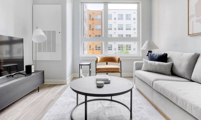 Arlington Heights Apartment | Deluxe Arlington Heights 1BR w/ Gym & W/D, near I-90, by Blueground