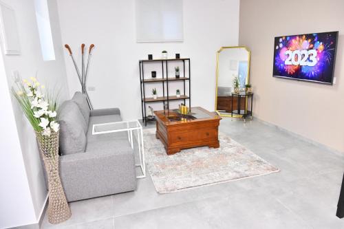 Haifa Apartment | Deluxe Basement Apartment Bahai's Garden