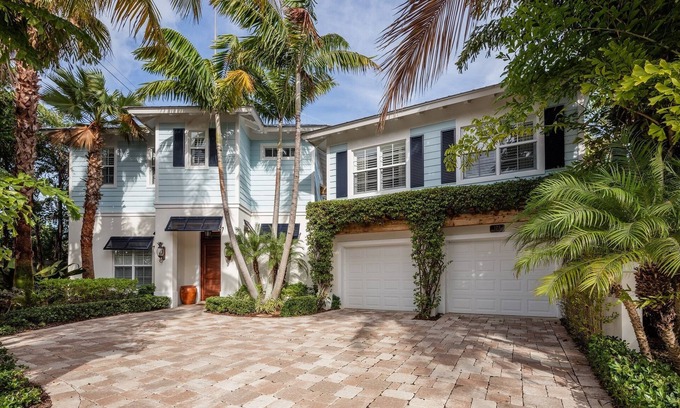 Jupiter House | Deluxe Beachside Villa, Steps From The Ocean