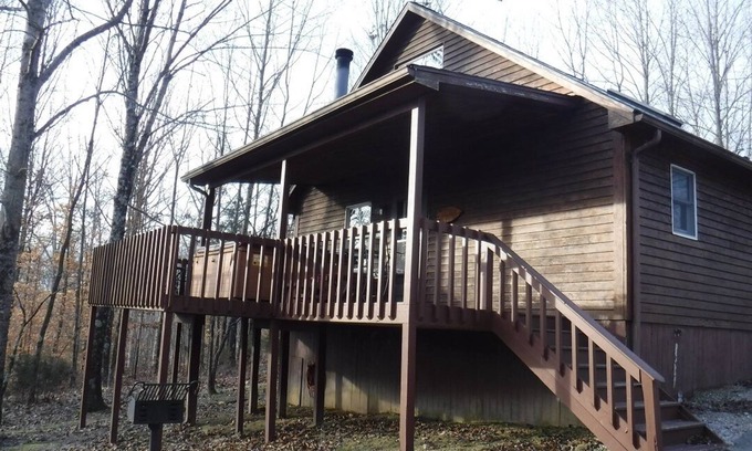 Eckerty Cabin | Deluxe Cabin 11 with HOT TUB on Patoka Lake in Southern Indiana