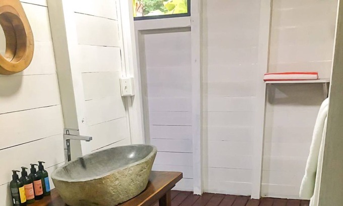 Isla Saboga Cabin | Deluxe cabin with garden view