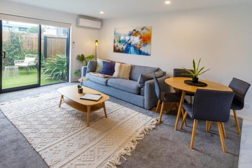 Christchurch City Centre Apartment | Deluxe Central retreat w/super king bed