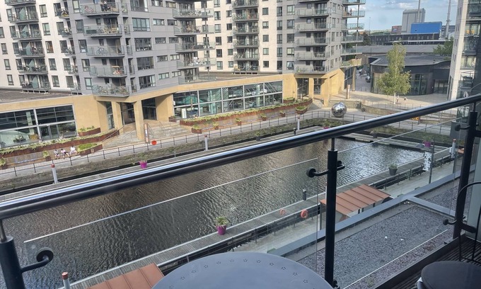 Leeds Apartment | Deluxe City Apt, Beautiful River View,Free Parking