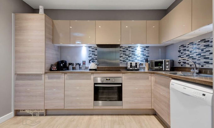 Fairfield Apartment | Deluxe Croydon Apartment - NHS & Professionals