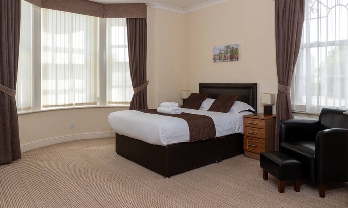 Retford House | Deluxe Double Ensuite at The Lawns Guest House