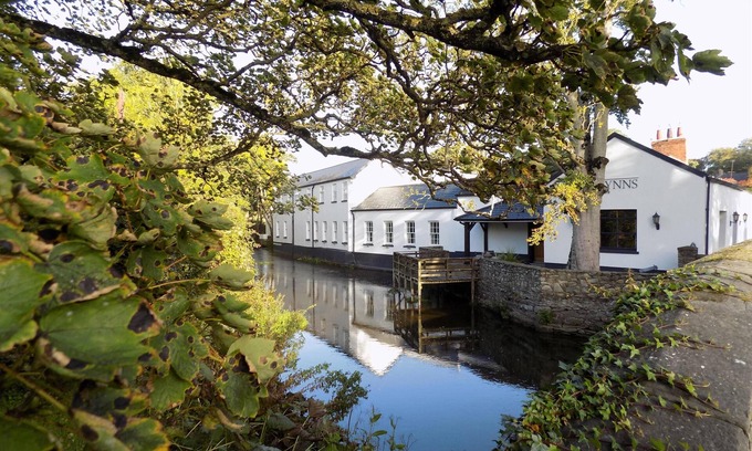 Termonfeckin Hotel | Deluxe Double Ensuite with Bath and River view at Flynns of Termonfeckin