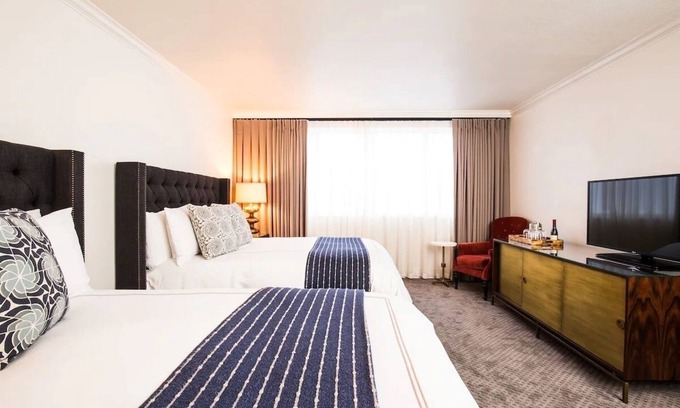 West Campus Hotel | Deluxe Double Queen, Hotel Ella, On-site Restaurant, Near Moody Center