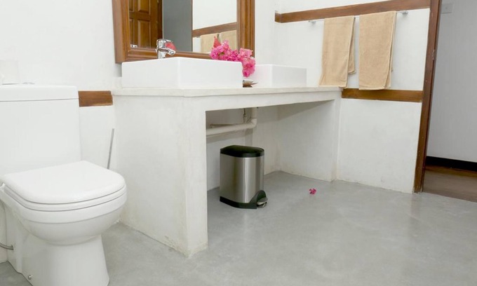 Bandaramulla Hotel | Deluxe Double Room with Sea View W/(Outdoor Pool)