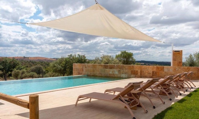 Estremoz Bed & Breakfast | Deluxe Double Room with Balcony