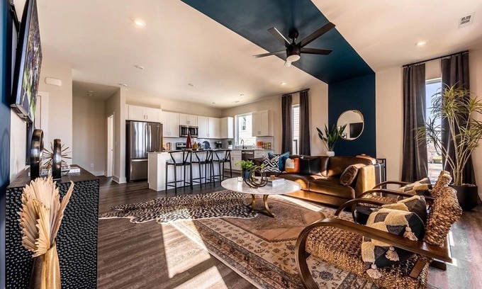 Whitebridge House | Deluxe Duet 228 & 230-2 Homes-Mins to Midtown