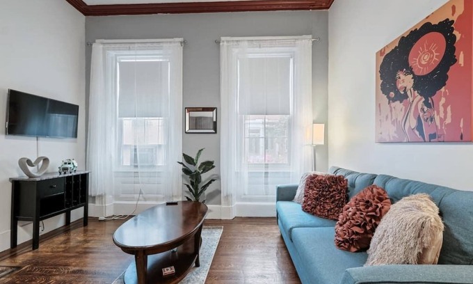Washington Square West Apartment | Deluxe Flat Near Everything