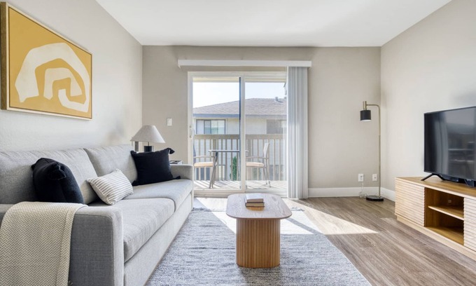Foster City Apartment | Deluxe Foster City 1BR w/Gym, Pool, W/D, near highways, by Blueground