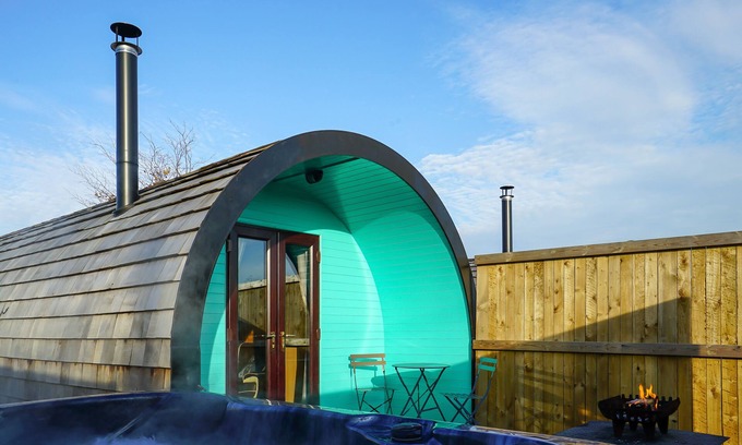 Frodsham Ski Chalet | Deluxe Glamping Pod with Hot Tub in Frodsham