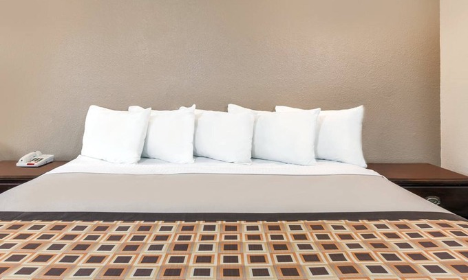 Denton Hotel | Deluxe Inn Denton